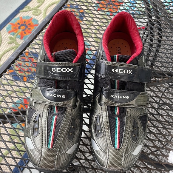 Geox Velcro big boys sneakers size 5 1/2 excellent condition. - Picture 4 of 8
